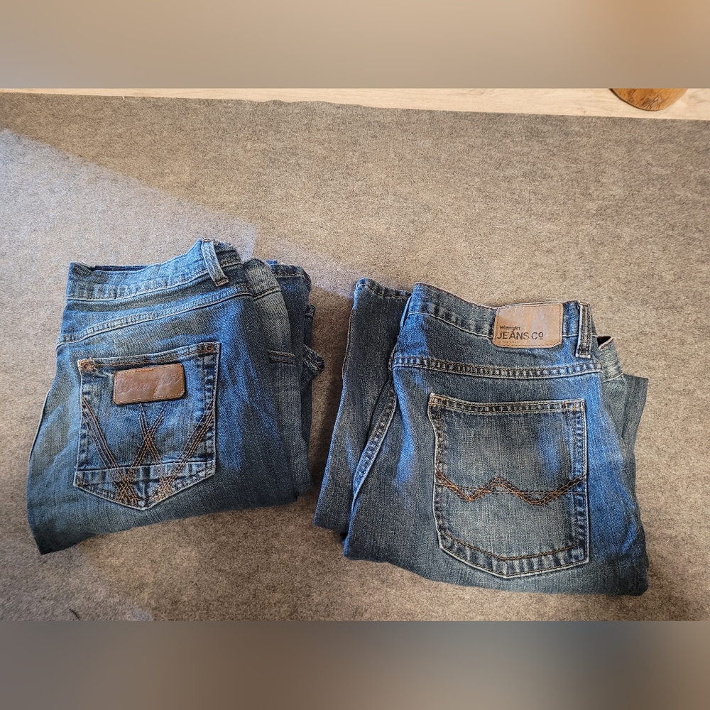 Wrangler retro jeans plus free pair